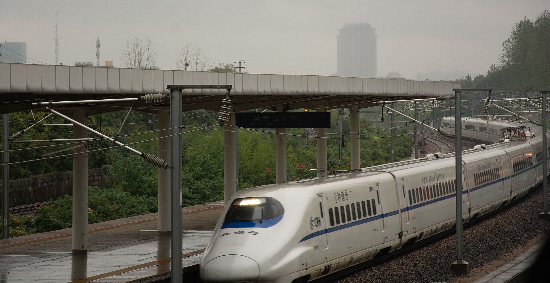 CRH2B train passing Zijinshan East Railway Station, Oct 6 2022