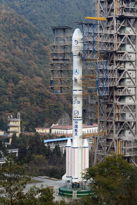 Qionghai Lake at Xichang under a clear blue sky