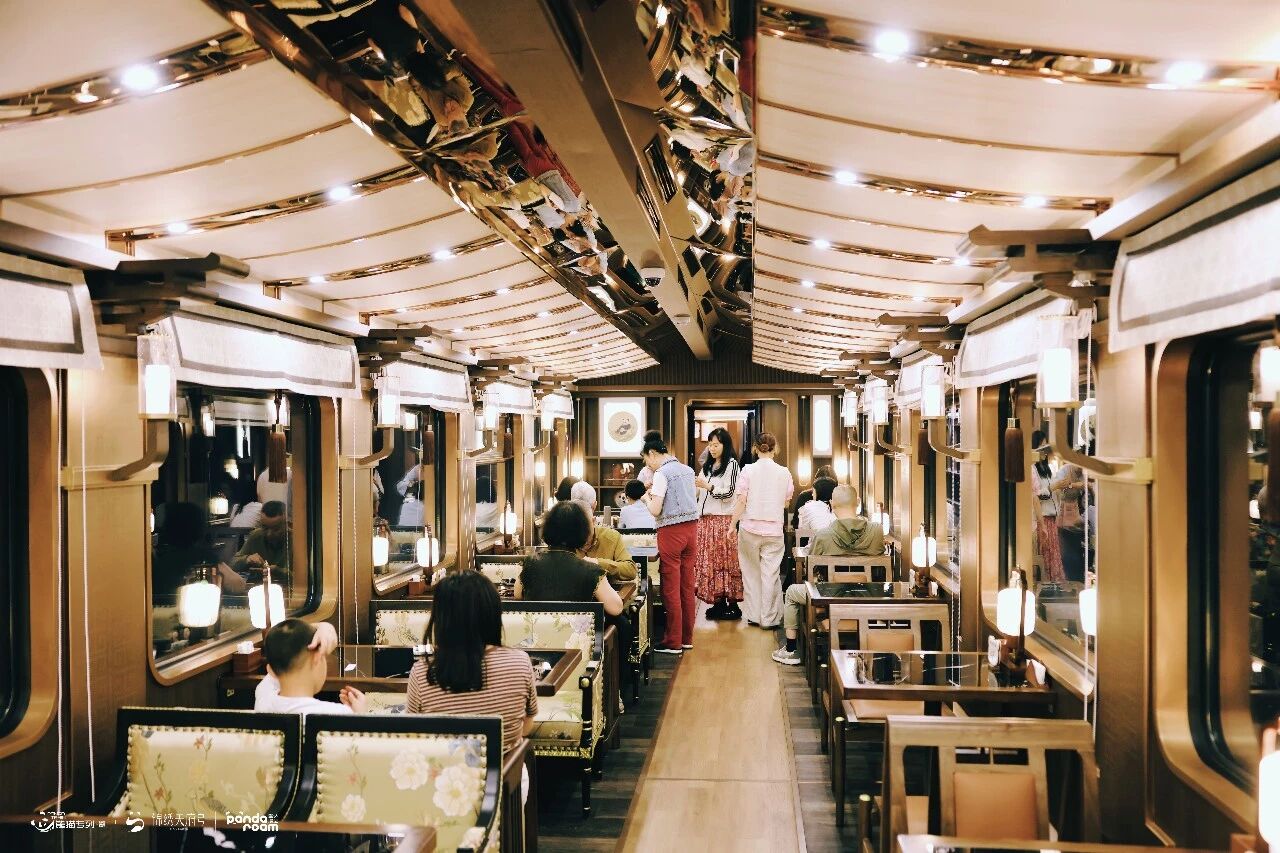 Jinxiu Tianfu JinShi dining car
