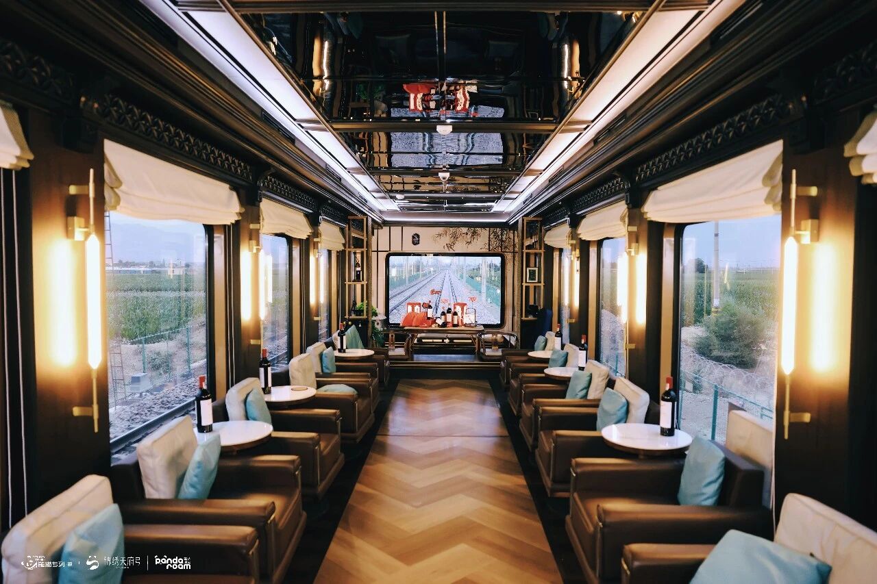 Jinxiu Tianfu JinJi gathering and entertainment car