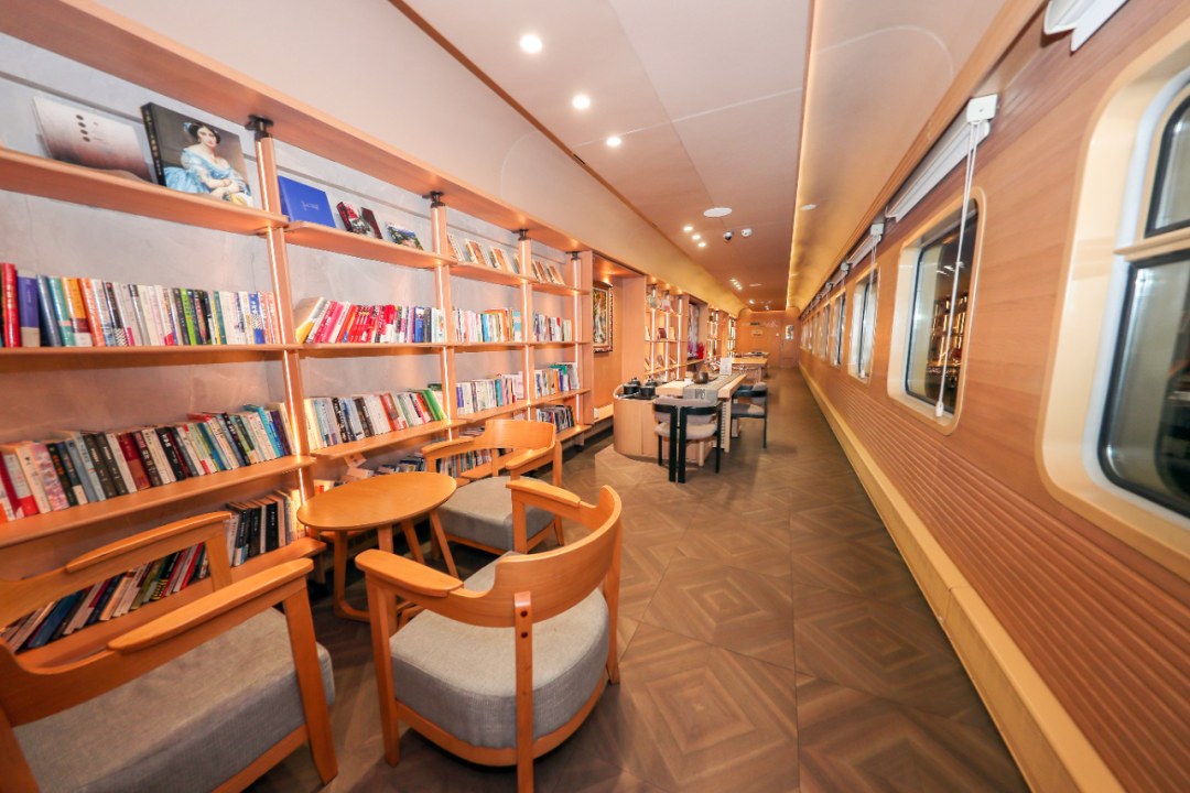 The lounge aboard the Lindou Express winter forest train
