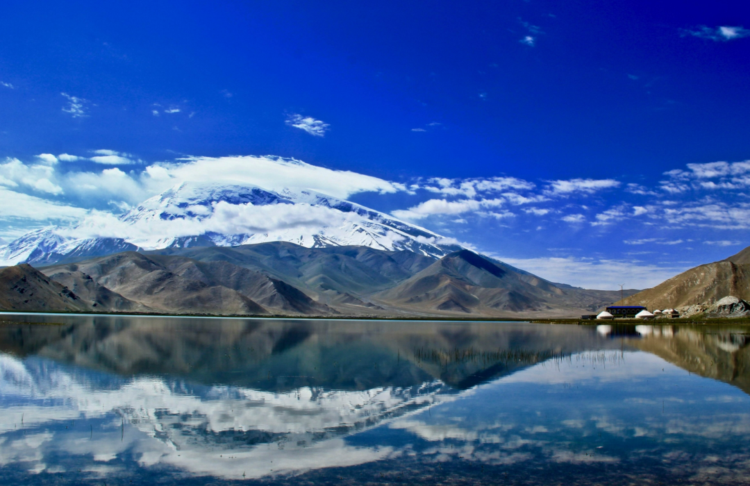 Karakul Lake