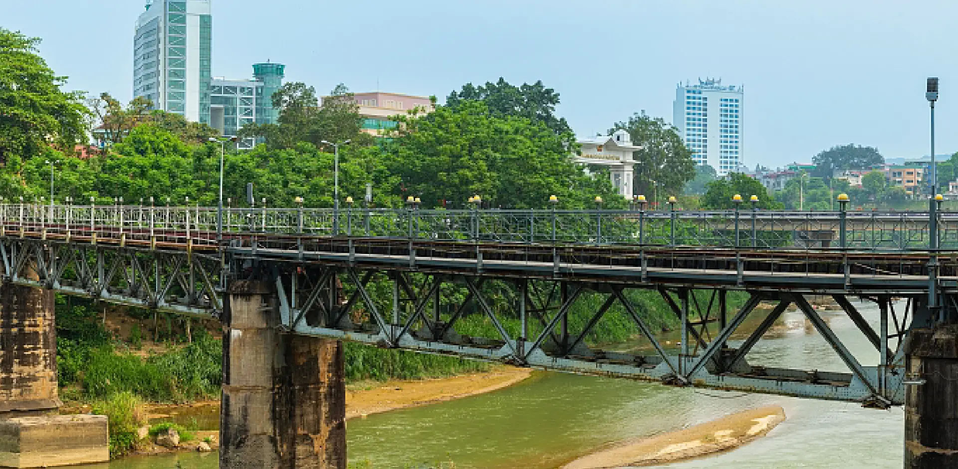 Dianyue Trail - the historic Yunnan-Vietnam railway bridge at Hekou